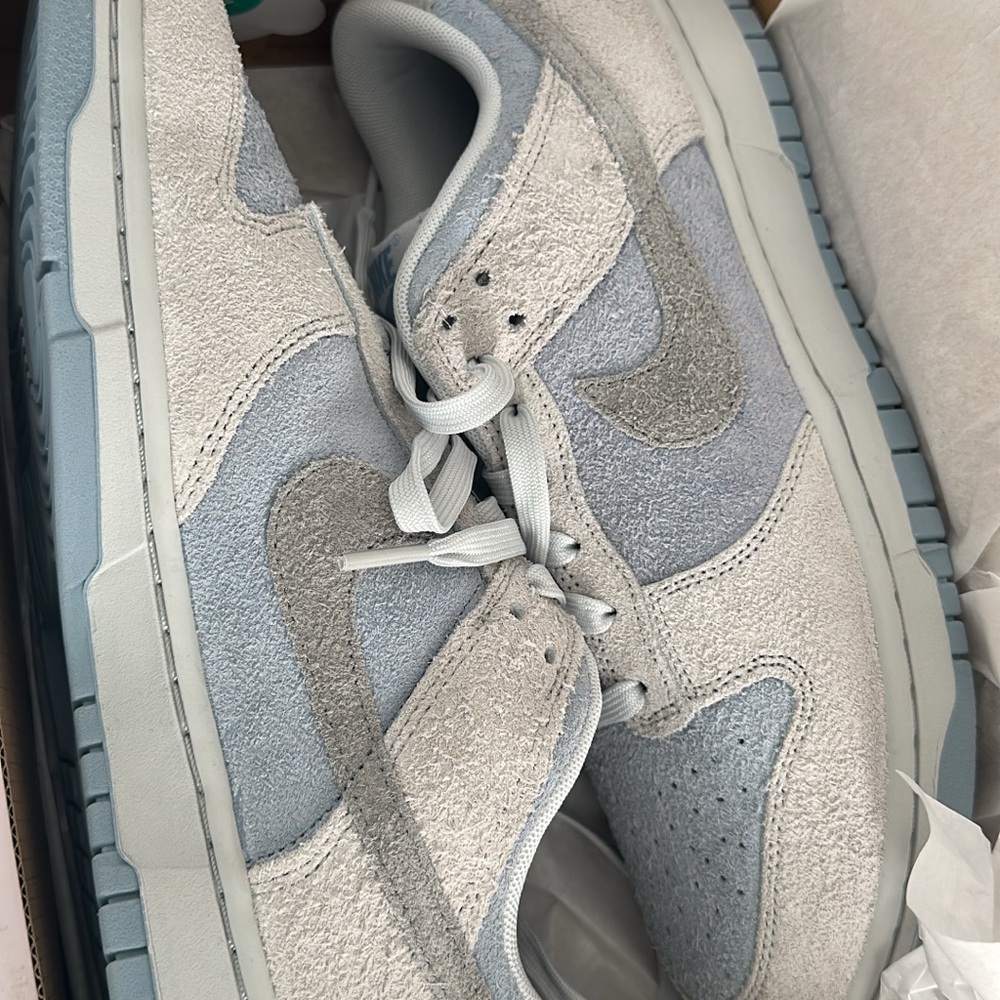 Nike Men's Light Gray and Blue Sneakers